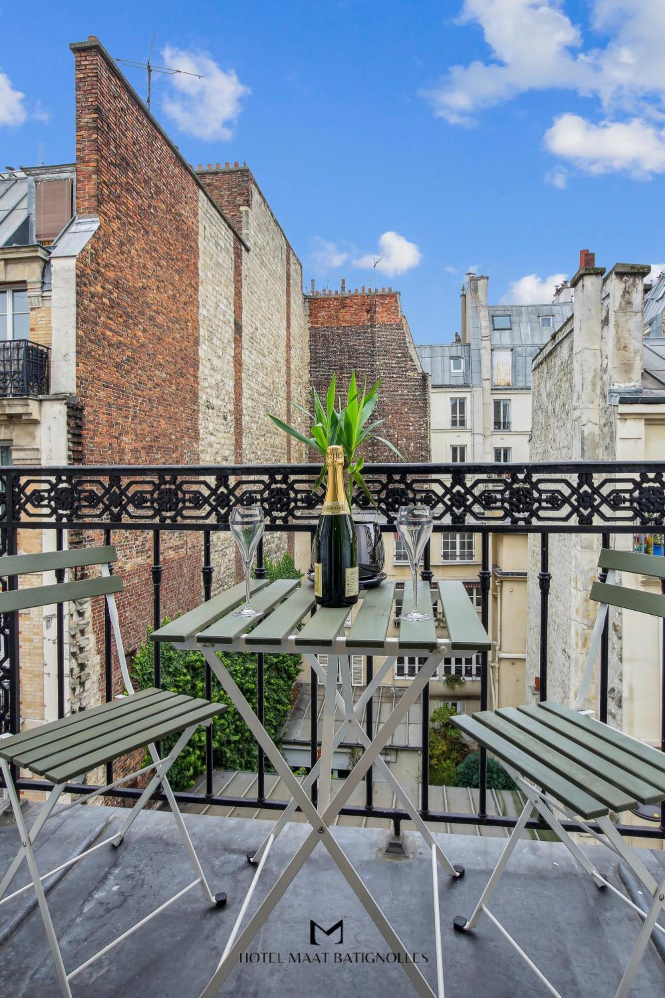 Hotel Maat Batignolles Paris Ngoại thất bức ảnh